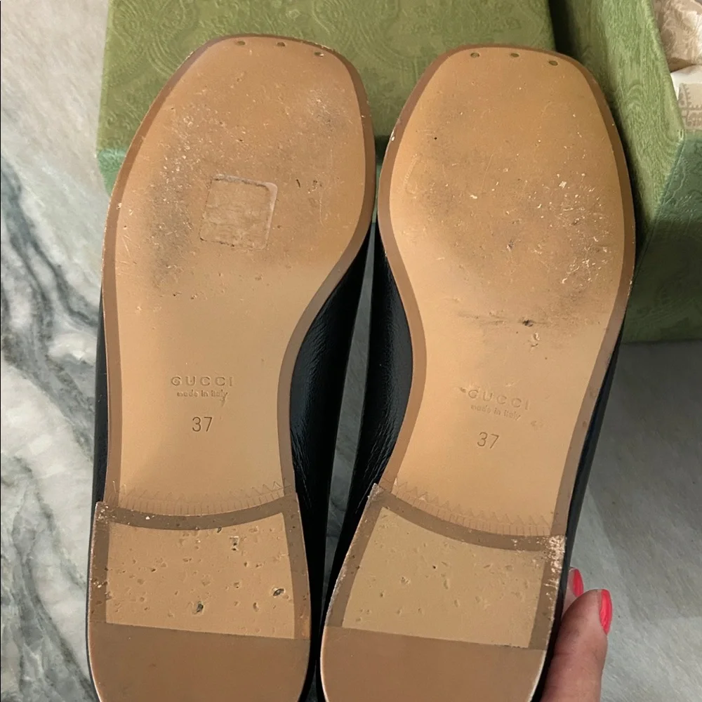 Gucci Black Leather Square-Toe Pumps with Floral Insole - Picture 2 of 3